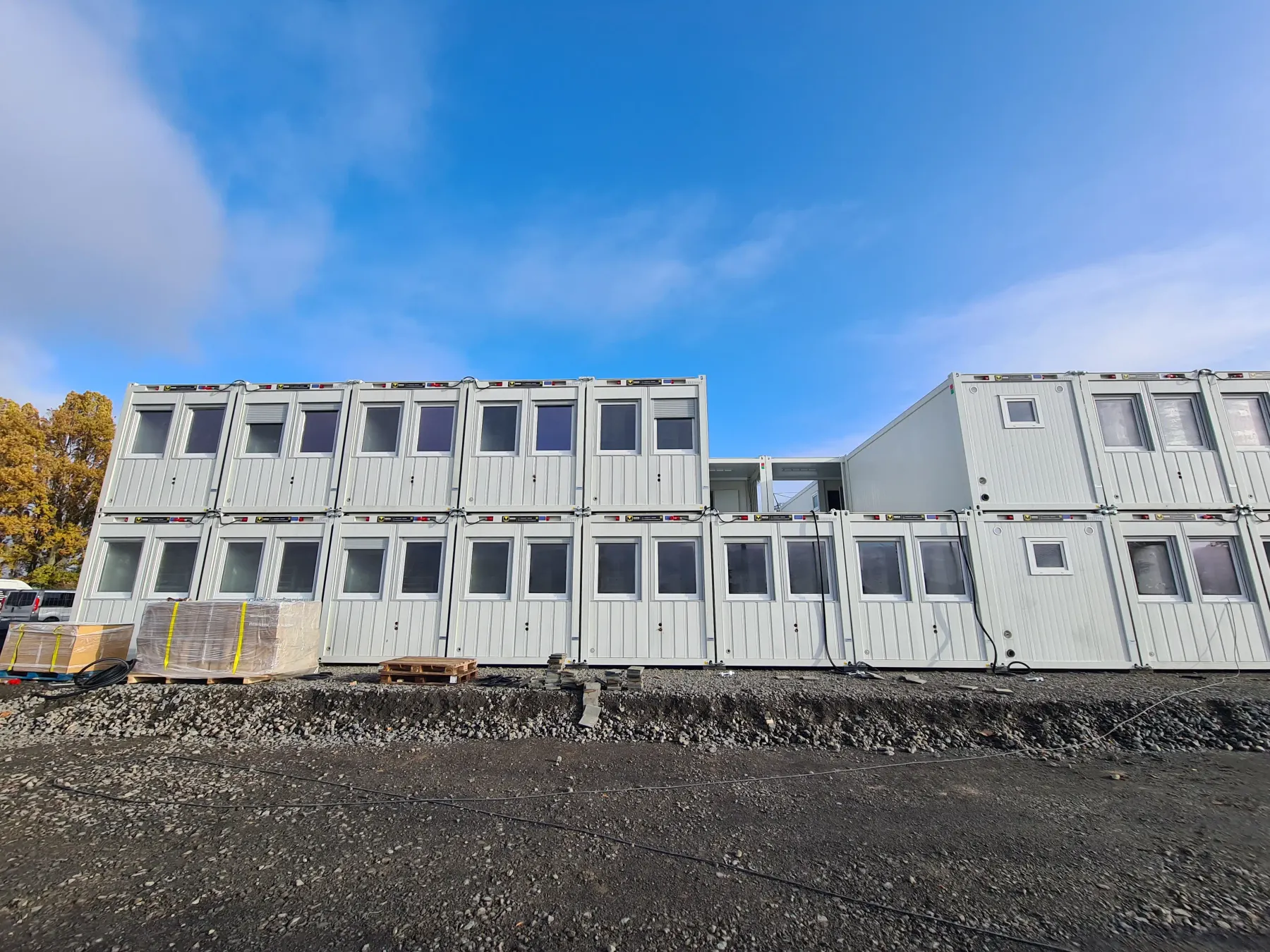 Zweigeschossiges Modulgebäude aus Raumcontainern
