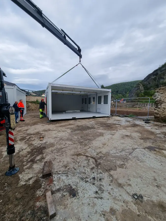 Container-Montage mit Kran
